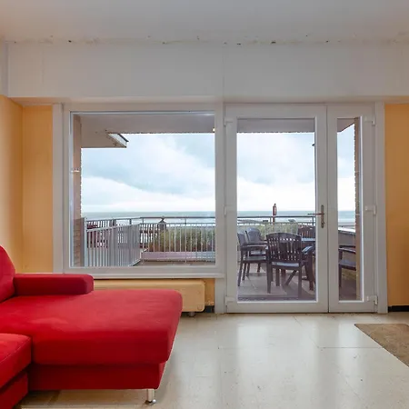 Cosy With Sunny Terrace Apartment *